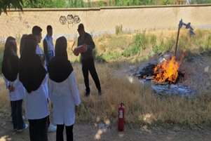 آموزش اطفاء حریق به دانشجویان کارآموز بهداشت عمومی در خانه بهداشت روستای خلیلی شهرستان سپیدان