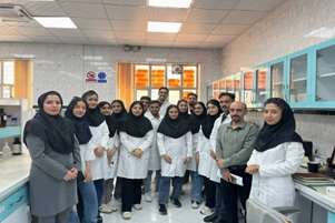 بازدید دانشجویان کارشناسی علوم تغذیه از آزمایشگاه کنترل غذا ، دارو و تجهیزات پزشکی شیراز 