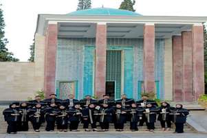 برگزاری مراسم عکاسی دانش آموختگی دانشجویان مجتمع آموزش عالی سلامت باقرالعلوم (ع) سپیدان در آرامگاه سعدی شیرازی